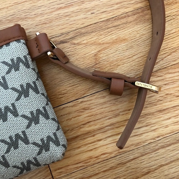 Michael Kors Belt Bag Waist Fanny Pack New Signature Logo - Picture 3 of 6